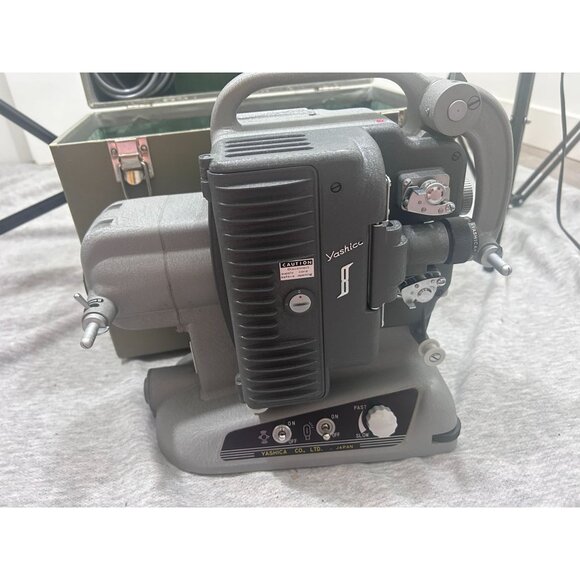 Vintage Yashica 8P film projector In Original Case - Picture 1 of 14